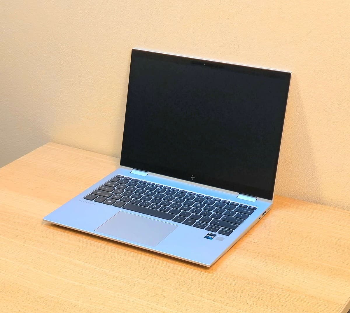 HP EliteBook x360° 830 G10 2-EN-1 - Image 4
