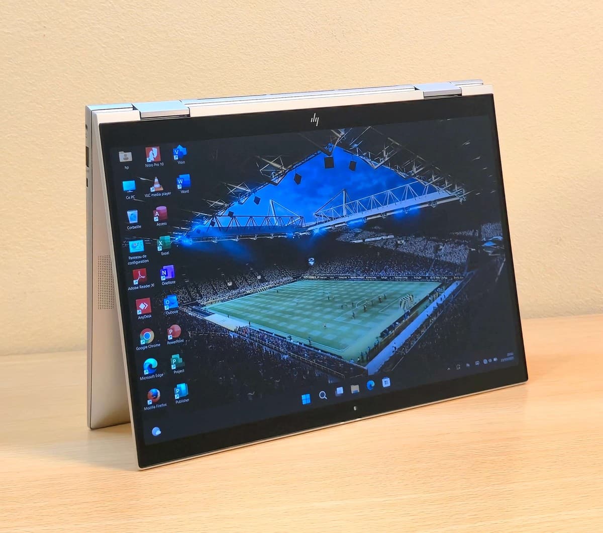 HP EliteBook x360° 830 G10 2-EN-1 - Image 2