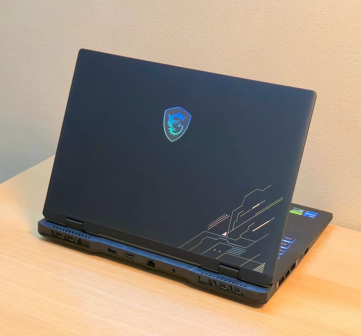 MSI CROSSHAIR 16 HX D14VGKG - Image 3