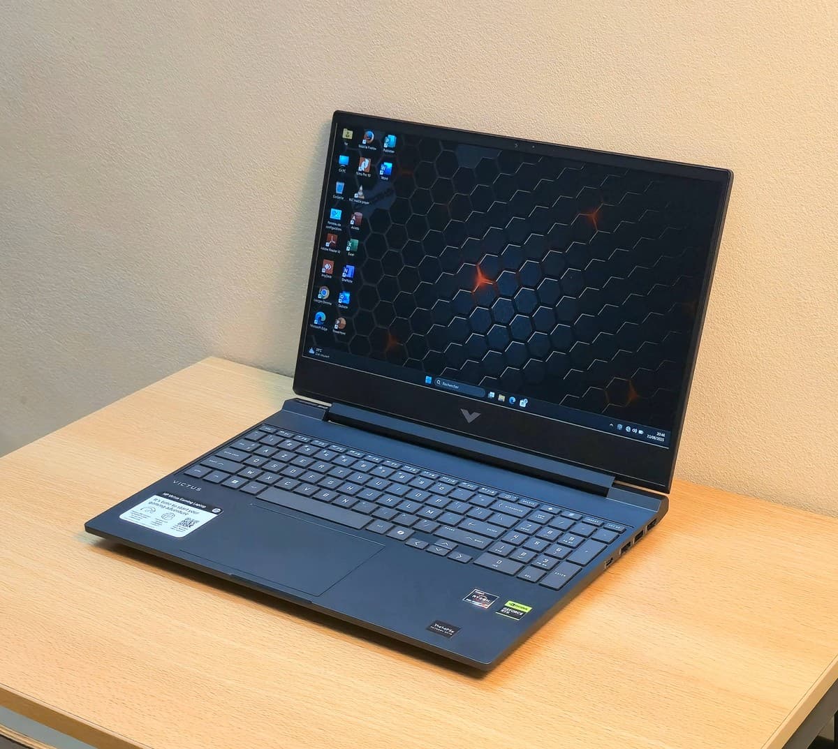 VICTUS BY HP GAMING Laptop 15-fb3093dx - Image 3