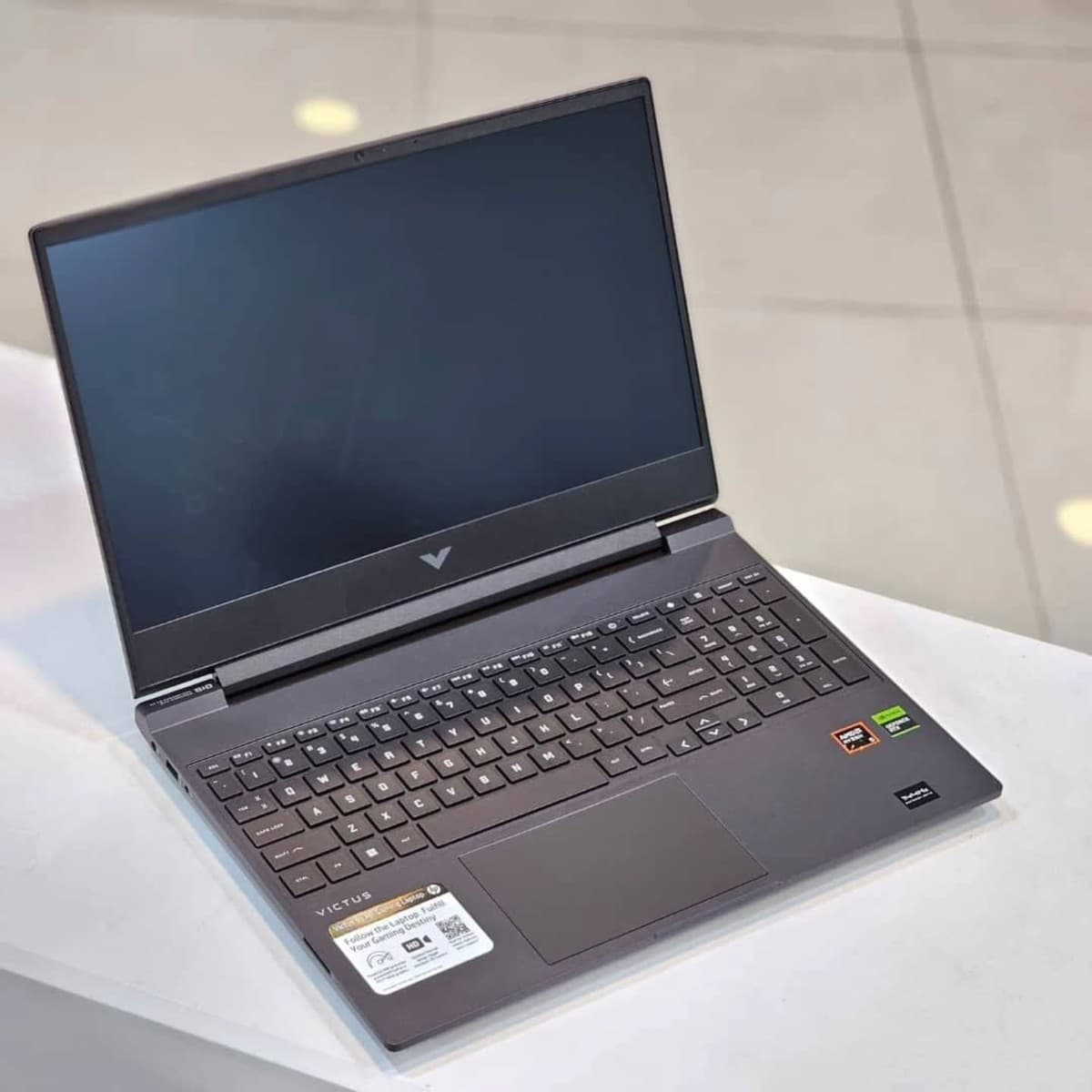 VICTUS BY HP GAMING Laptop 15-fb2082wm - Image 3