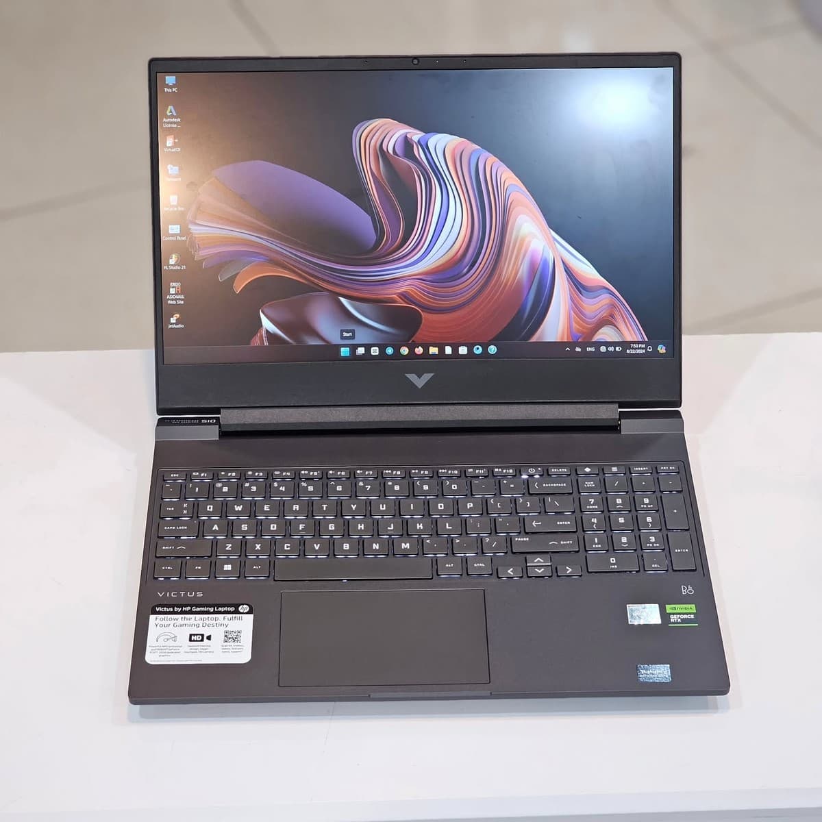 VICTUS BY HP GAMING Laptop 15-fb2082wm - Image 9