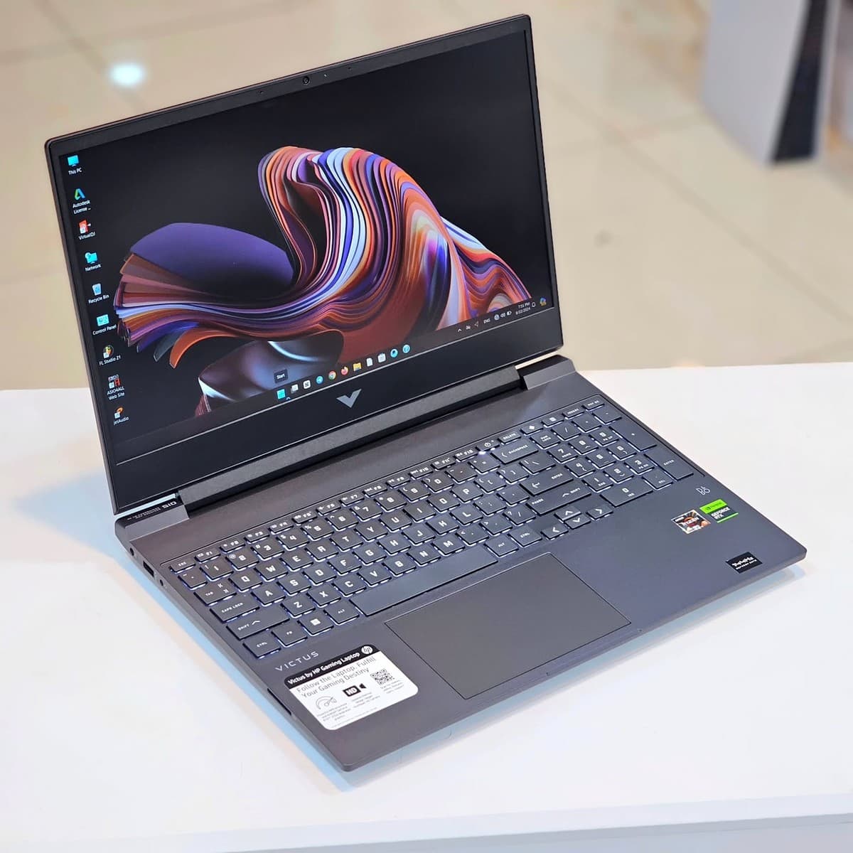 VICTUS BY HP GAMING Laptop 15-fb2082wm - Image 10