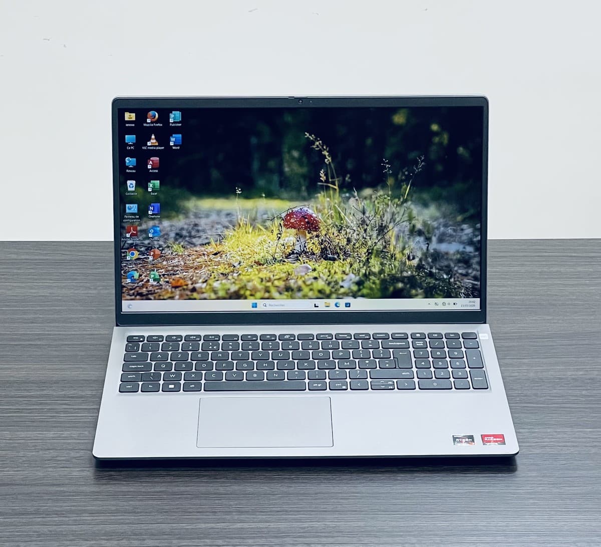 Dell Vostro 3525 / AMD Ryzen™ 7 5825U / SSD 512Go / RAM 16Go
