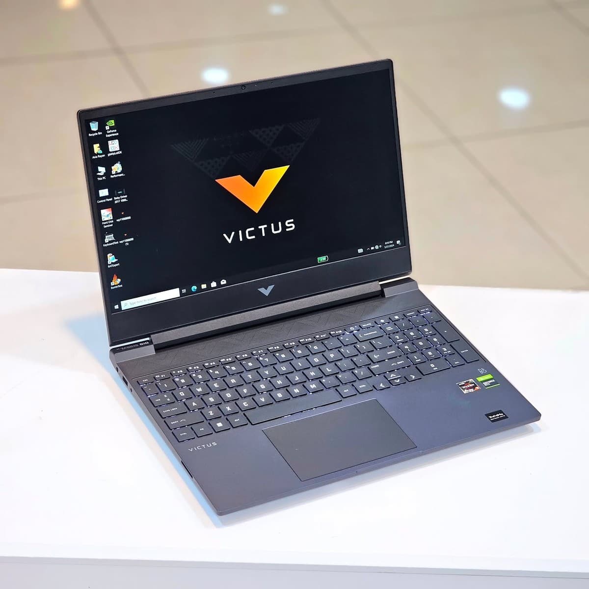 VICTUS BY HP GAMING Laptop 15-fb3093dx